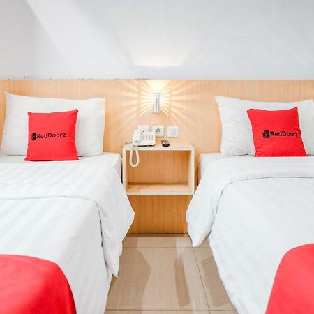 Reddoorz Premium At Hotel T-One Jambi Tanjungjohor Экстерьер фото