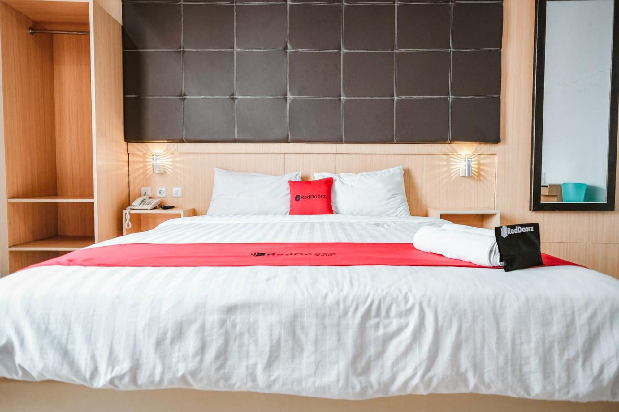 Reddoorz Premium At Hotel T-One Jambi Tanjungjohor Экстерьер фото