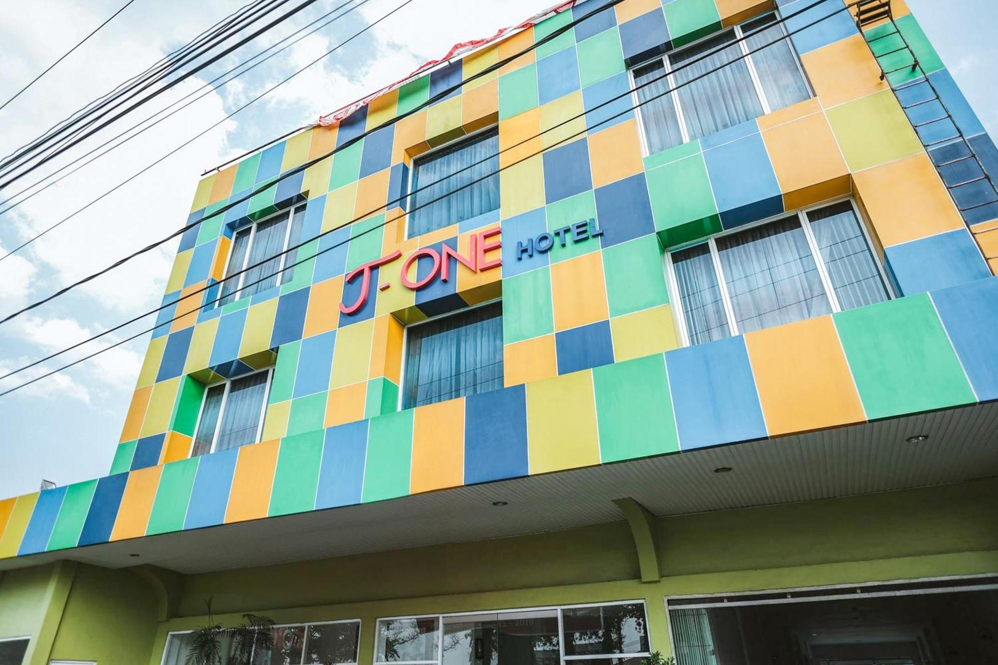Reddoorz Premium At Hotel T-One Jambi Tanjungjohor Экстерьер фото