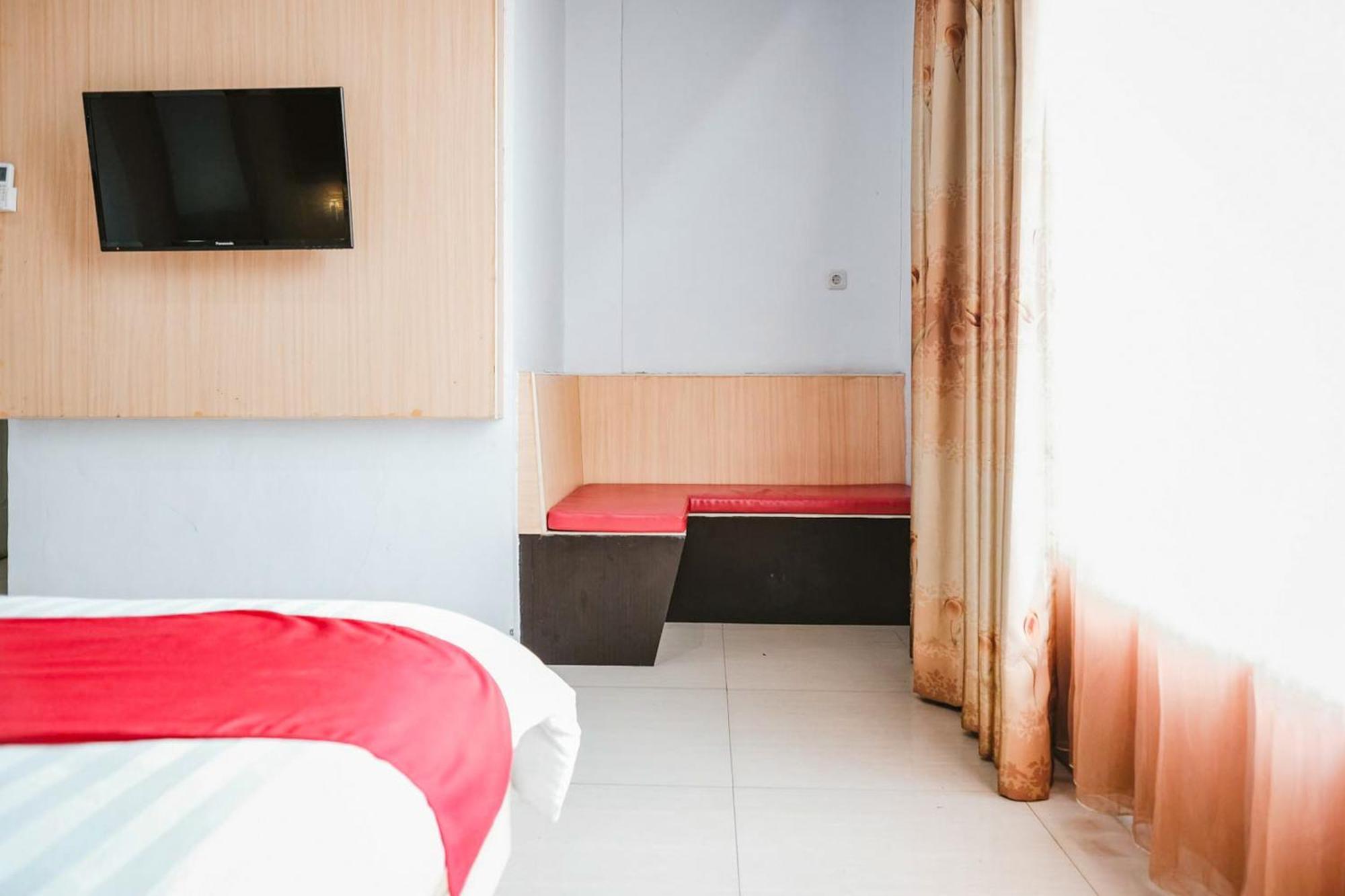 Reddoorz Premium At Hotel T-One Jambi Tanjungjohor Экстерьер фото