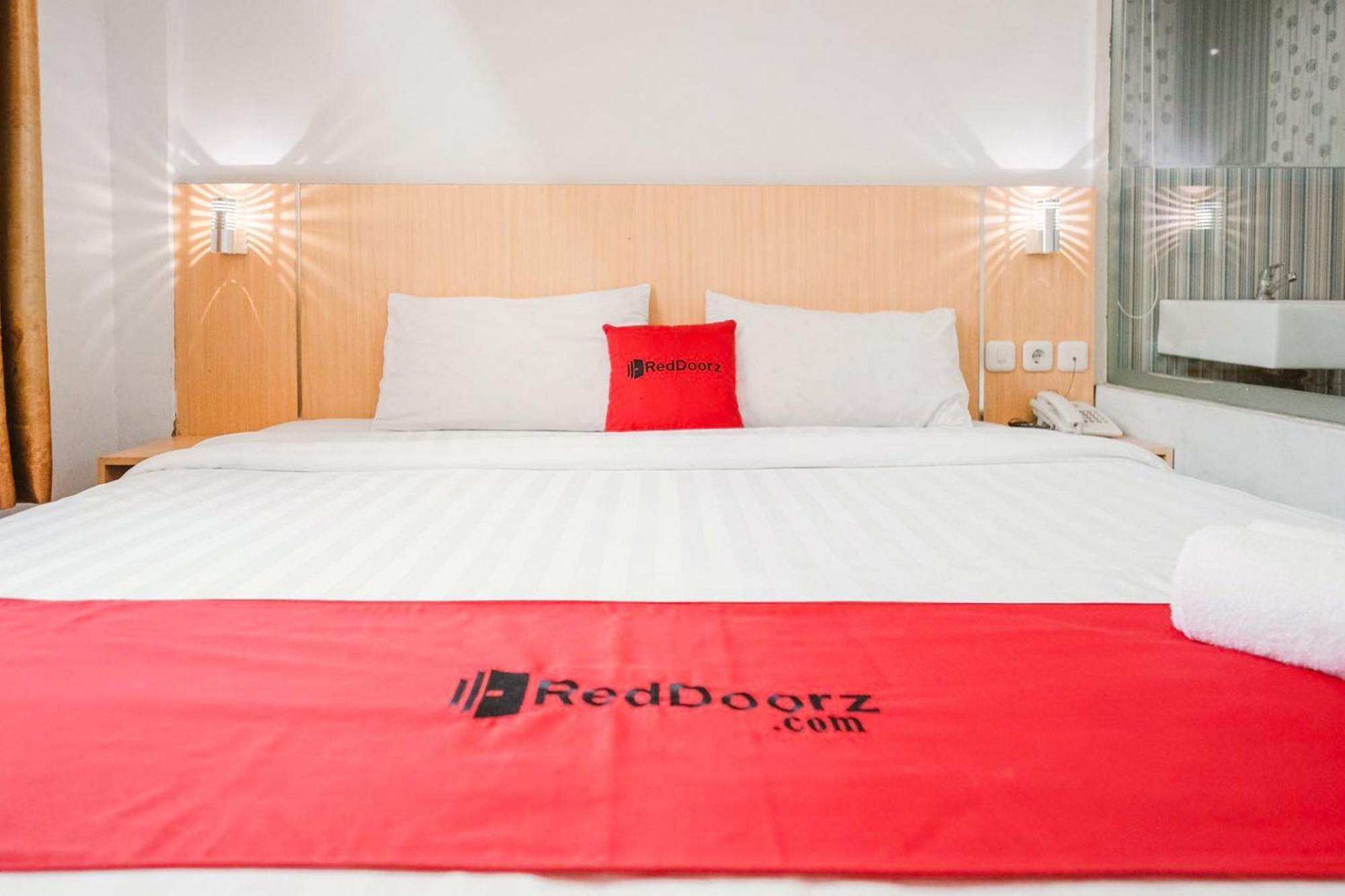 Reddoorz Premium At Hotel T-One Jambi Tanjungjohor Экстерьер фото
